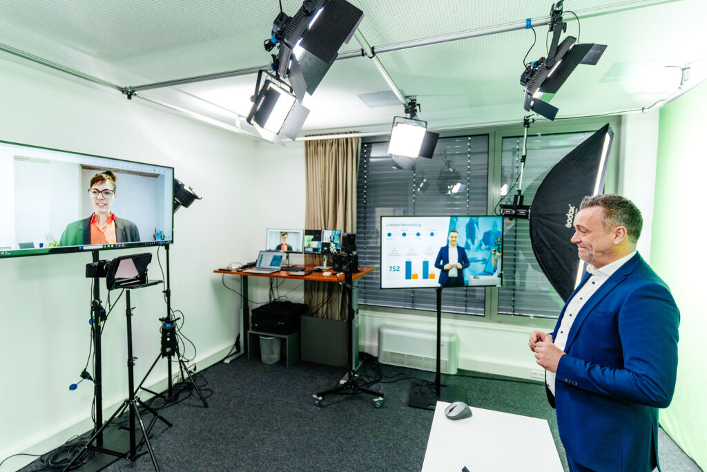 Aufnahmesituation in kleinem Studio mit Thomas Grimm